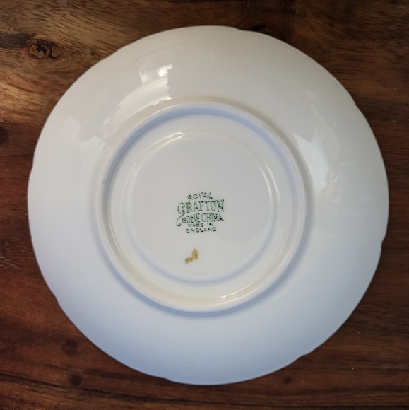 ROYAL GRAFTON Fine Bone China Cup and Saucer Blue White w/ Gold Filagree England - Picture 13 of 16